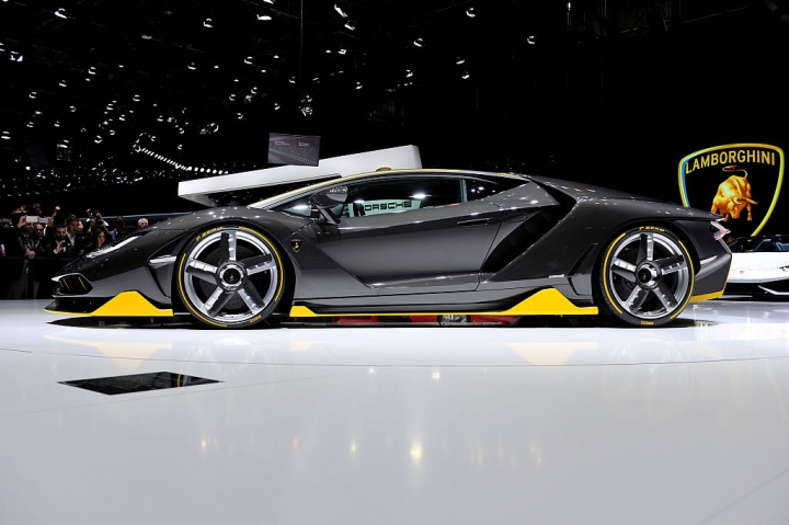 the-lamborghini-centenario-in-geneva-motor-show-2016