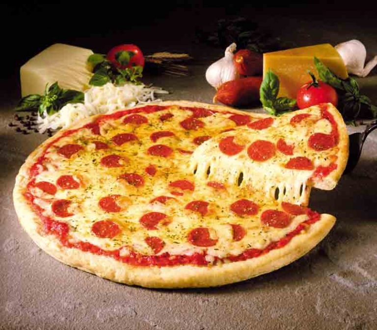 Genelde dışarıda yemeye alışık olduğumuz pizzaları sizler evlerinizde